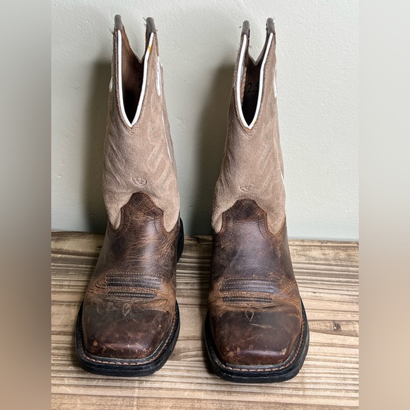 WorkHog Wide Square Toe Tall Boot Ariat Kids 2.5 cowboy workwear - Picture 1 of 14